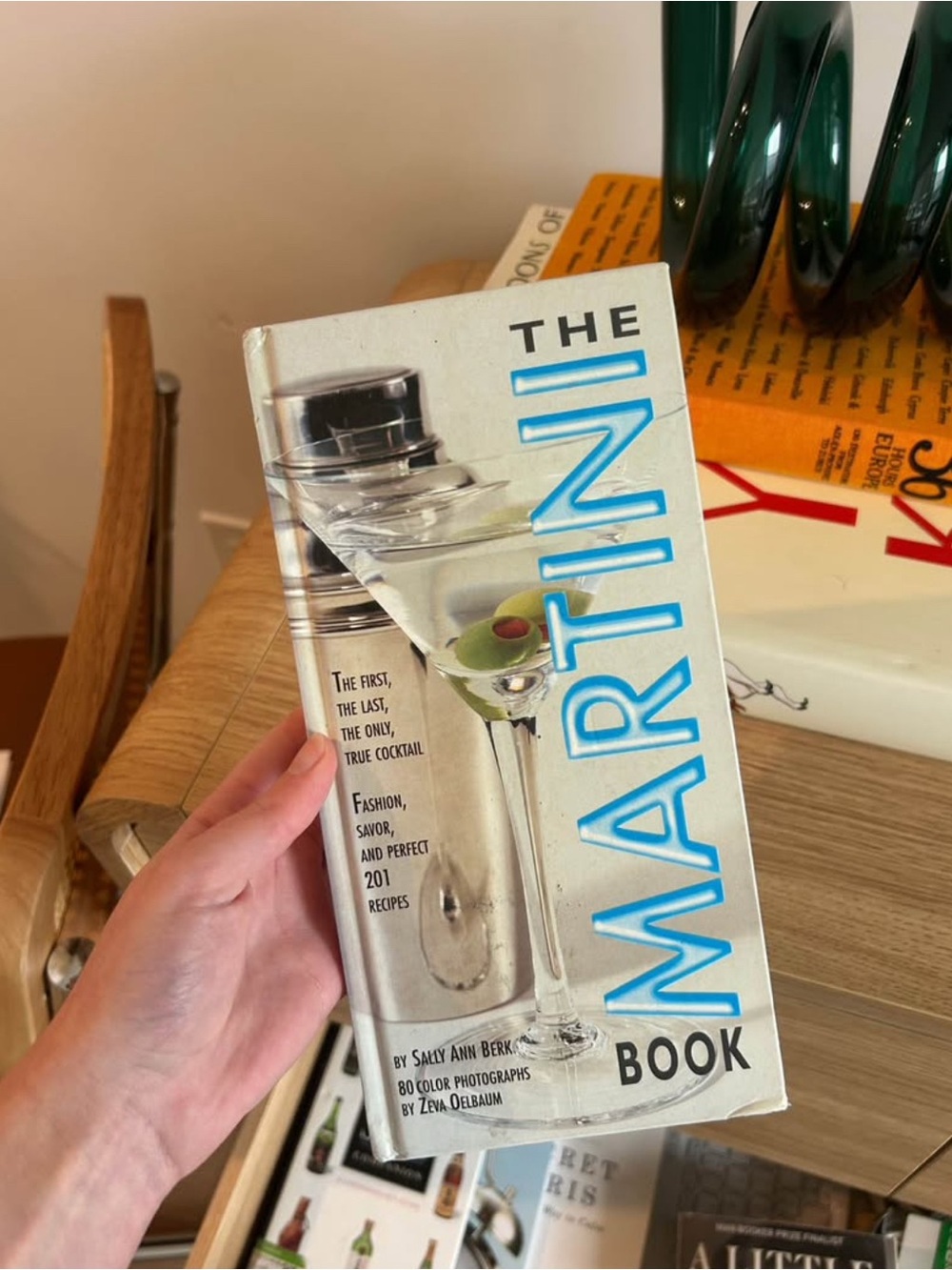 THE MARTINI BOOK Fashion, Savor, and Perfect 201 Recipes